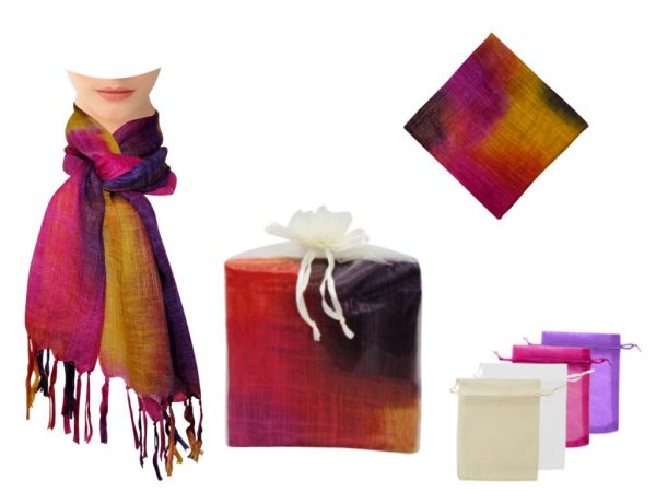 Pañuelo multicolor con flecos + bolsa de tul
