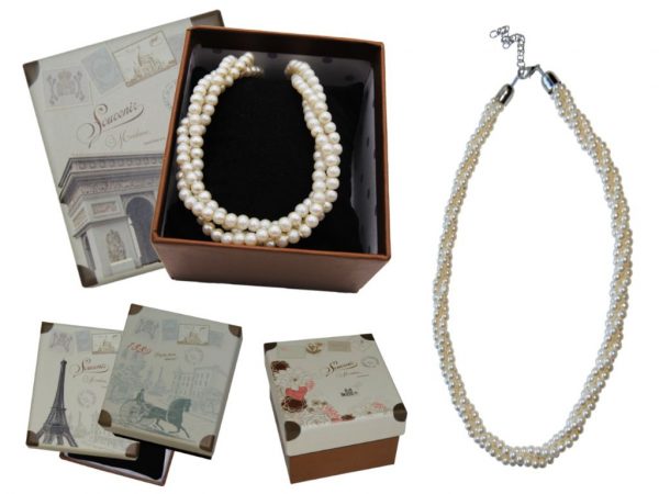 Colgante triple de perlas blancas + caja con almohadilla