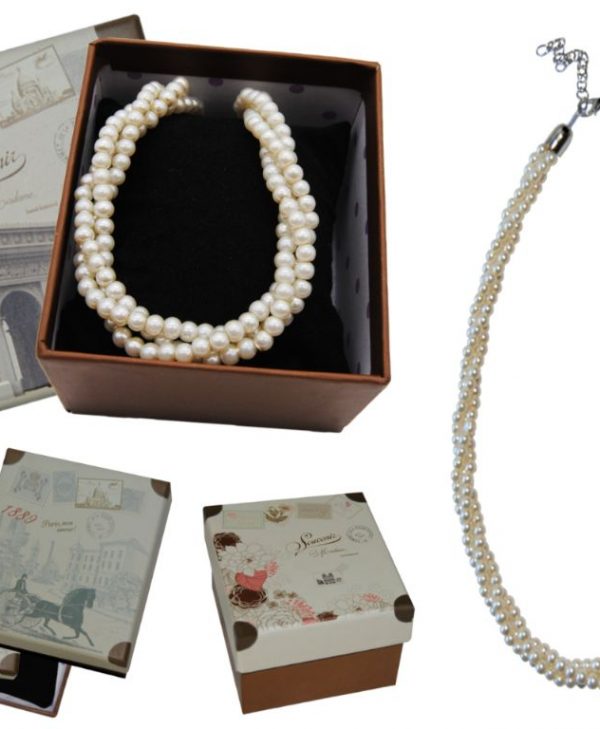 Colgante triple de perlas blancas + caja con almohadilla